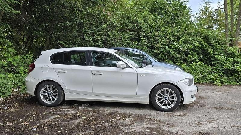 Gebraucht BMW 116 116 PS (85 kW) 2011 Weiß Kleinwagen