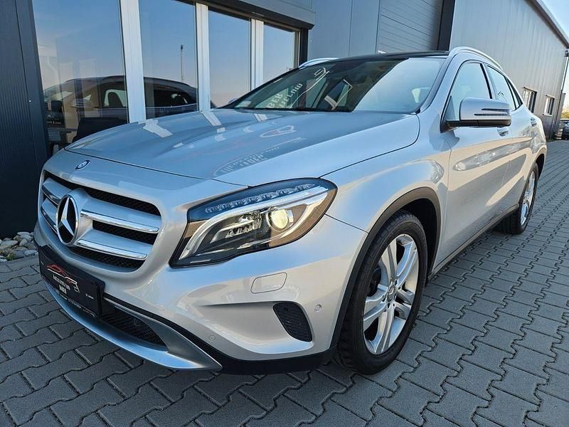 Gebraucht Mercedes GLA250 211 PS (155 kW) 2014 Silber SUV