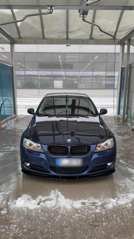 Blau Gebraucht 2011 BMW 318 Limousine | 4.500 € (Guter Preis) - Bild 1/4