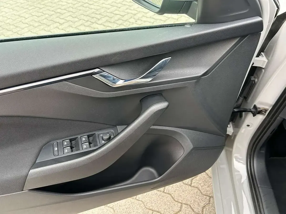 Używany Skoda Scala Selection 116 KM (85 kW) 2025 Szary Hatchback