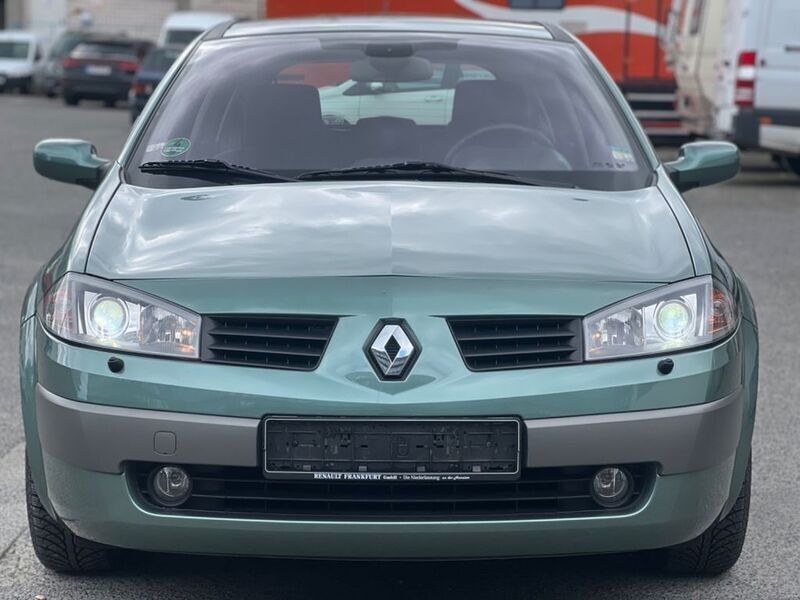 Grün Gebraucht 2003 Renault Mégane II Privilege Limousine | 3.990 € (Teuer) - Bild 1/4