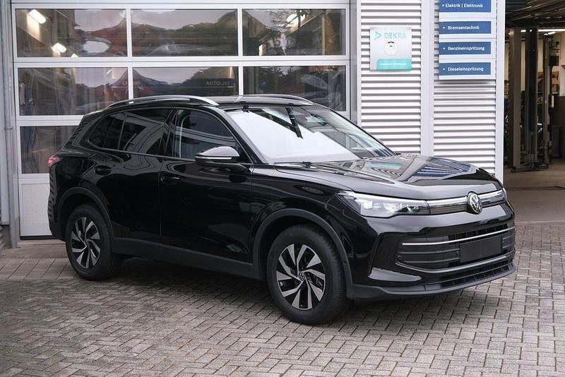 Neu VW Tiguan Life 150 PS (110 kW) 2026 Grenadillschwarz meta... SUV