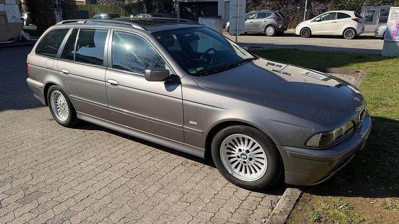 Gebraucht BMW 525 Lifestyle 192 PS (141 kW) 2002 Grau Kombi