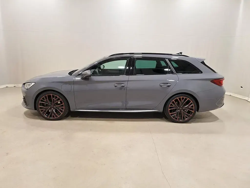Używany Cupra Leon VZ 245 KM (180 kW) 2021 Szary Kombi