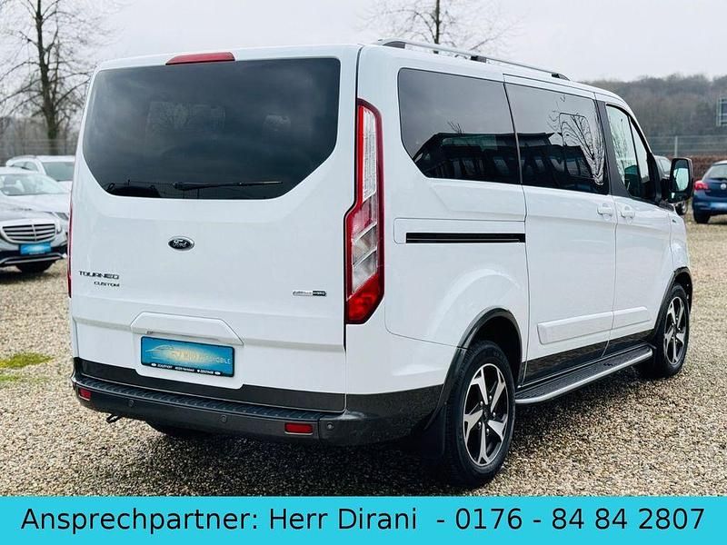 Gebraucht Ford Tourneo Active 185 PS (136 kW) 2022 Weiß Van / Kleinbus
