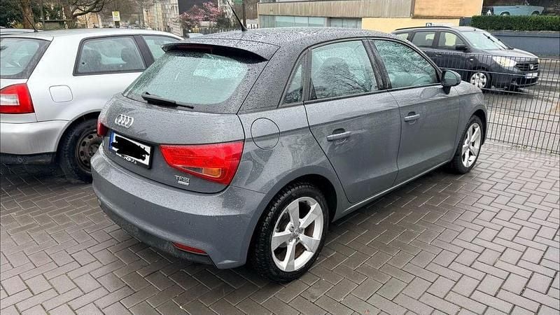 Gebraucht Audi A1 Sportback Basis 95 PS (69 kW) 2016 Grau Kleinwagen
