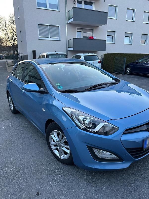 Gebraucht Hyundai i30 90 PS (66 kW) 2013 Blau Limousine