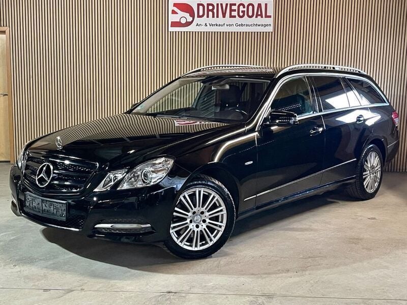 Schwarz Gebraucht 2012 Mercedes E350 Kombi | 12.500 € (Superpreis) - Bild 1/4