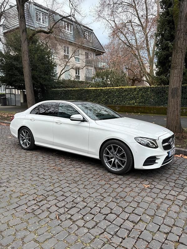 Gebraucht Mercedes E200 AMG 184 PS (135 kW) 2016 Weiß Limousine