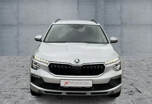 Usado Skoda Kamiq Selection 116 CV (85 kW) 2025 Plateado SUV