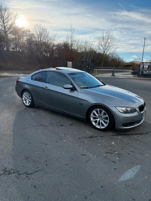 Gebraucht BMW 330 231 PS (169 kW) 2008 Grau Coupé