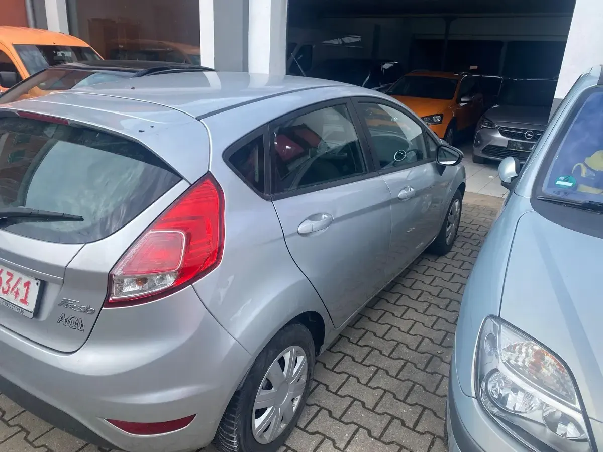 Gebraucht Ford Fiesta Trend 75 PS (55 kW) 2013 Silber Kleinwagen