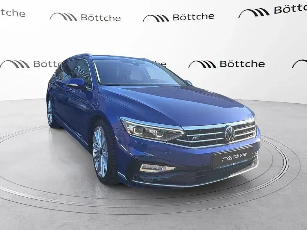 Gebraucht VW Passat R-line 150 PS (110 kW) 2023 Lapiz blue metallic Kombi