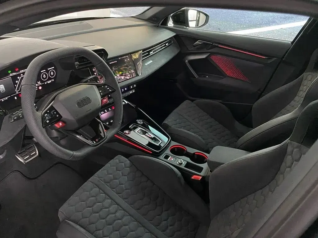 Gebraucht Audi RS3 Sport 400 PS (294 kW) 2026 Grau Limousine