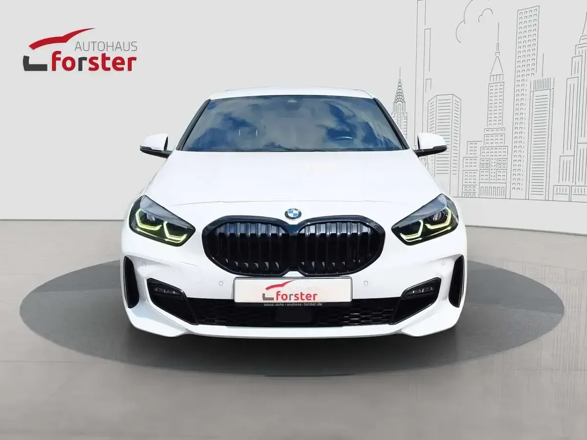 Gebraucht BMW 120 M Sport 190 PS (139 kW) 2022 Weiß Kleinwagen