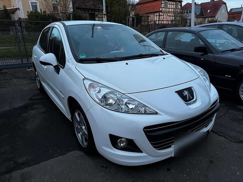 Weiß Gebraucht 2011 Peugeot 207 Urban Move Kleinwagen | 3.500 € - Bild 1/4