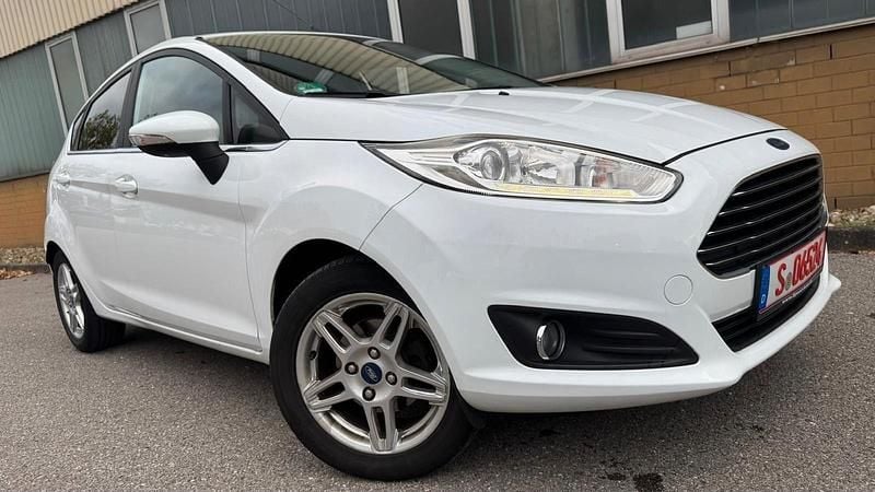Weiß Gebraucht 2015 Ford Fiesta Titanium Kleinwagen | 5.300 € (Guter Preis) - Bild 1/4