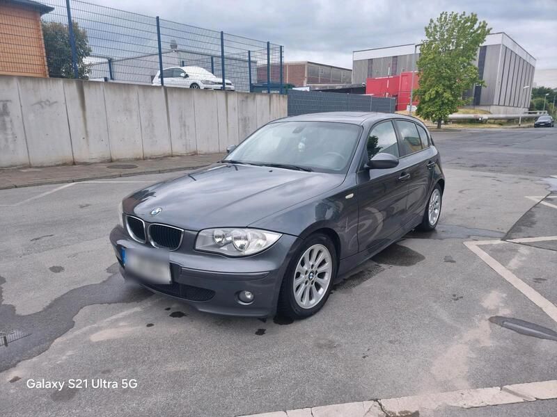 Grau Gebraucht 2004 BMW 120 Kleinwagen | 2.750 € (Fairer Preis) - Bild 1/4
