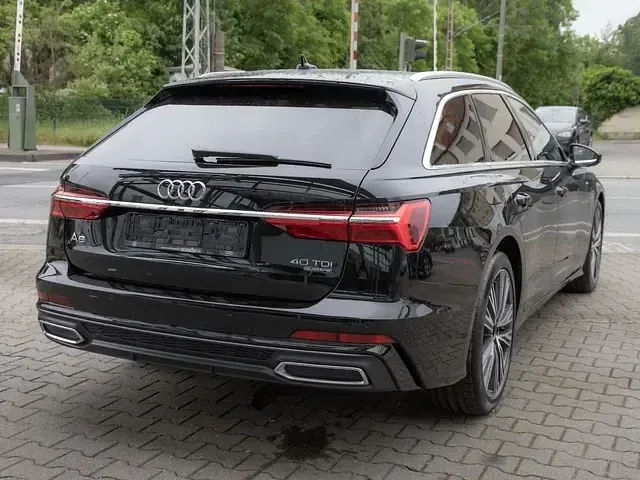 Gebraucht Audi A6 S-Line 204 PS (150 kW) 2023 Mythosschwarz metallic Kombi