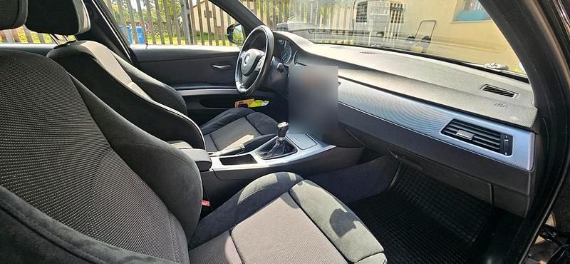 Gebraucht BMW 318 143 PS (105 kW) 2009 Schwarz Limousine