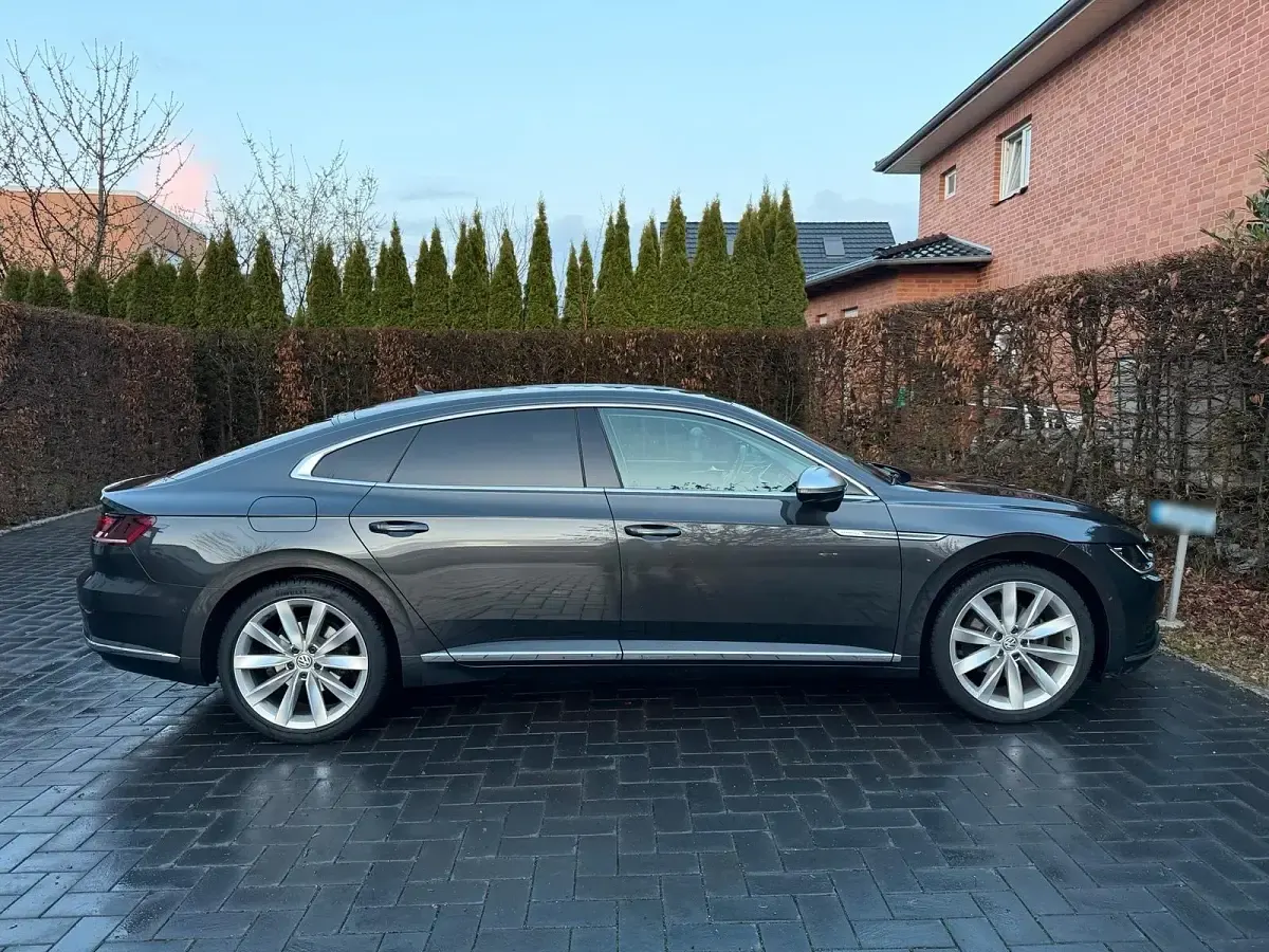 Gebraucht VW Arteon Elegance 150 PS (110 kW) 2018 Grau Kleinwagen
