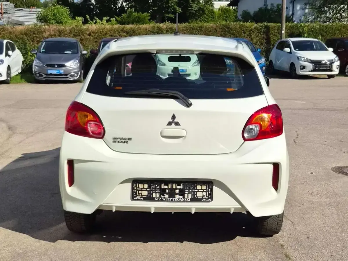 Gebraucht Mitsubishi Space Star Select 71 PS (52 kW) 2022 Islandweiss (s) Kleinwagen