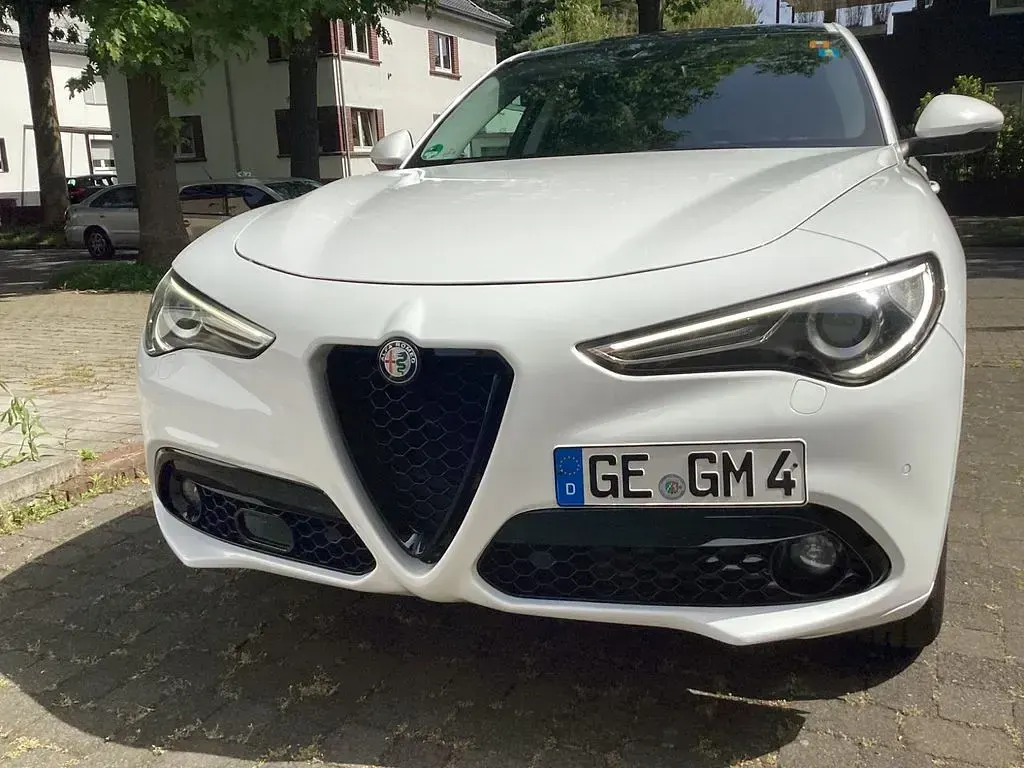 Gebraucht Alfa Romeo Stelvio 209 PS (153 kW) 2017 Weiß SUV