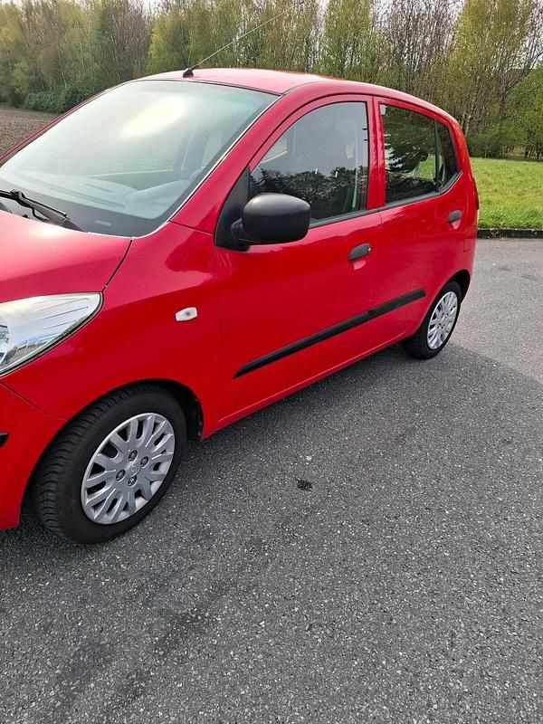 Gebraucht Hyundai i10 67 PS (49 kW) 2010 Rot Kleinwagen