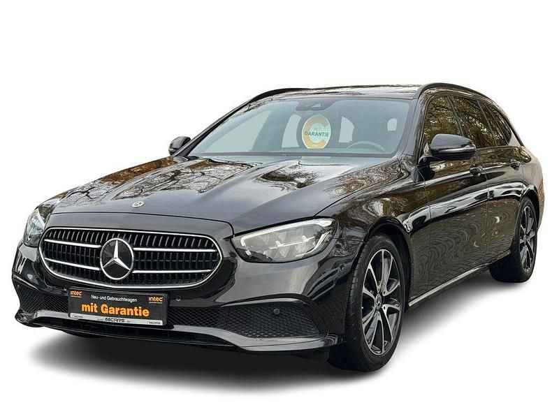 Schwarz Gebraucht 2020 Mercedes E200 Avantgarde Limousine | 30.480 € (Etwas zu teuer) - Bild 1/4