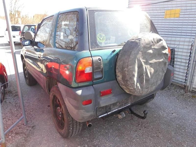 Grün Gebraucht 2004 Toyota RAV4 SUV | 2.550 € (Superpreis) - Bild 1/4