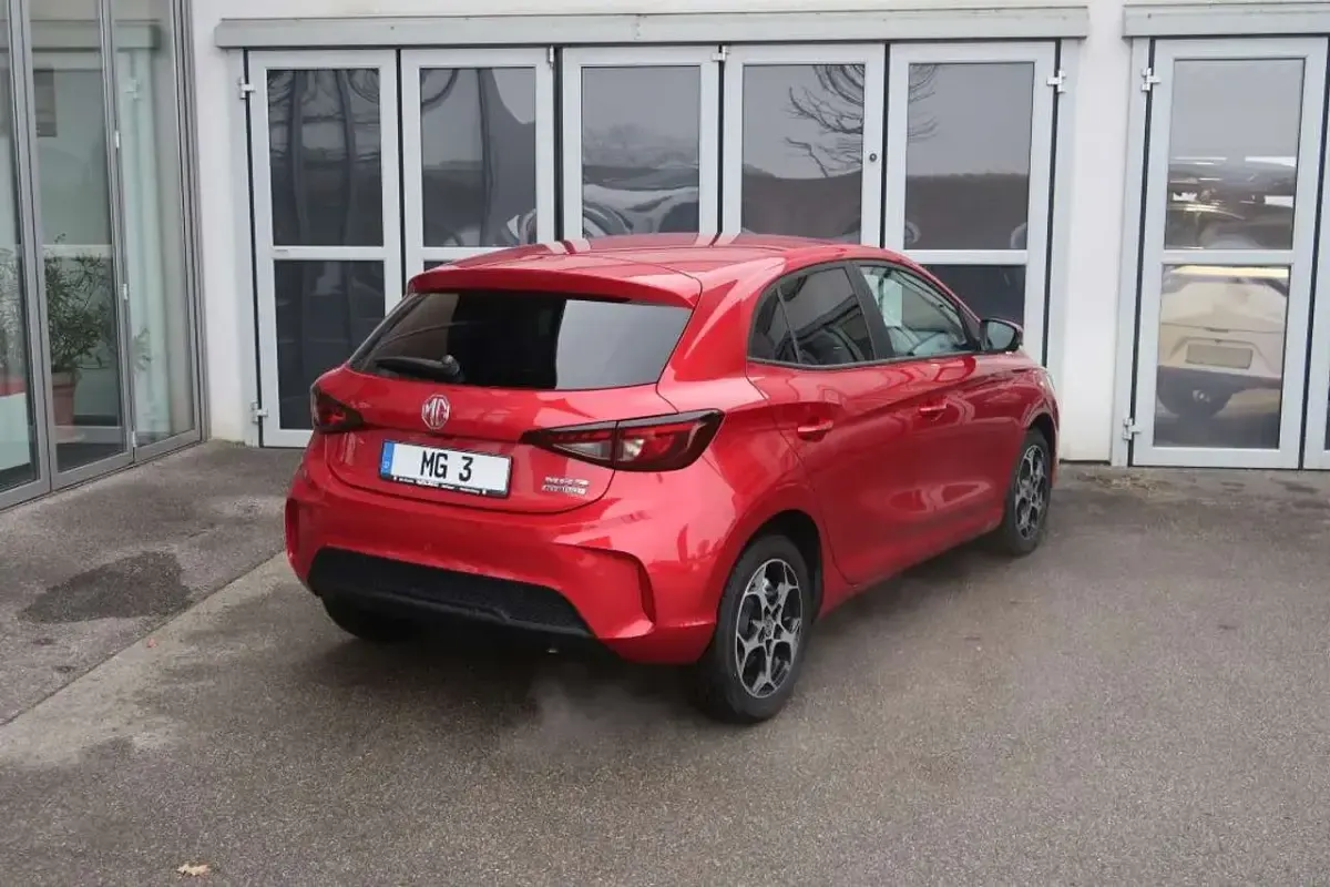 Gebraucht MG MG3 Luxury 194 PS (142 kW) 2024 Diamond red Kleinwagen