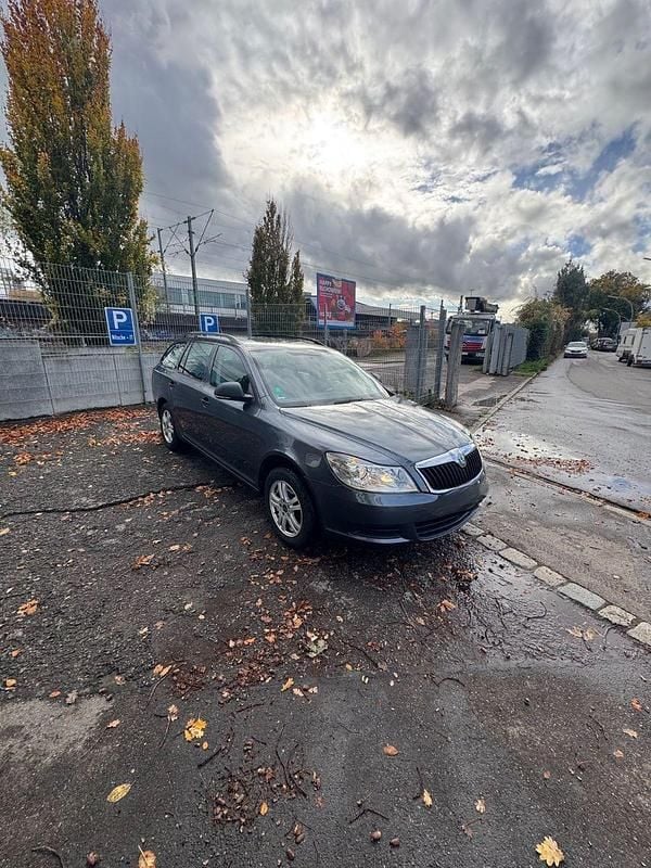 Grau Gebraucht 2012 Skoda Octavia Kombi | 5.800 € (Superpreis) - Bild 1/4