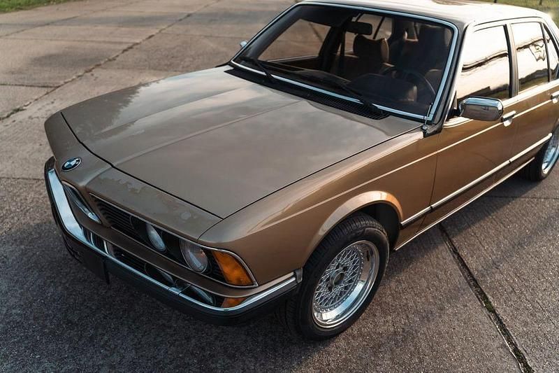 Second-hand BMW 735 211 CP (155 kW) 1982 Bej Berlinǎ