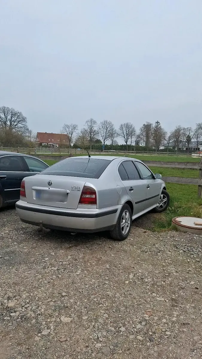Używany Skoda Octavia 90 KM (66 kW) 1998 Szary Sedan/Limuzyna