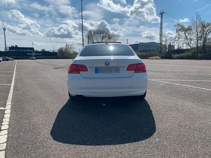 Gebraucht BMW 320 184 PS (135 kW) 2013 Weiß Coupé