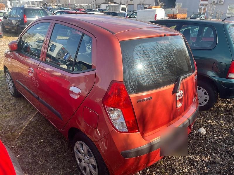 Gebraucht Hyundai i10 78 PS (57 kW) 2009 Rot Kleinwagen