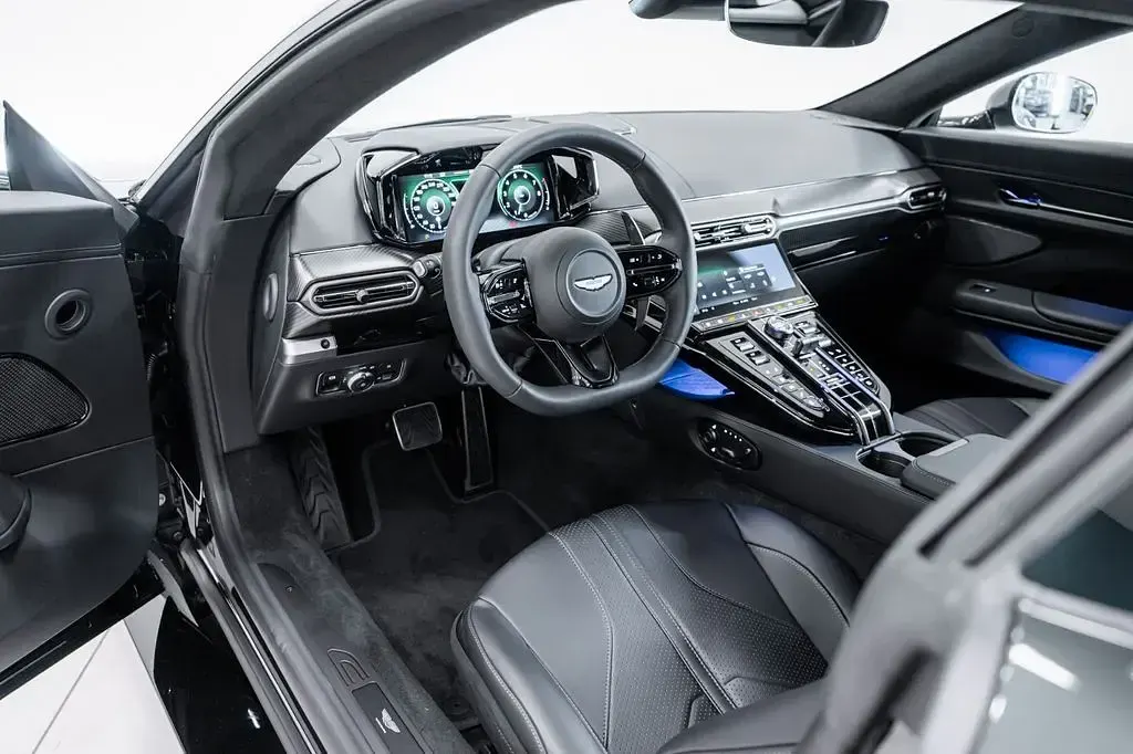 Neu Aston Martin V8 Vantage 663 PS (487 kW) 2025 Grün Coupé