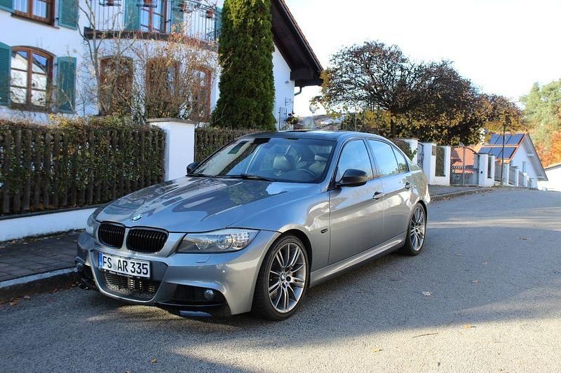 Grau Gebraucht 2011 BMW 335 M Sport Limousine | 14.500 € (Fairer Preis) - Bild 1/4
