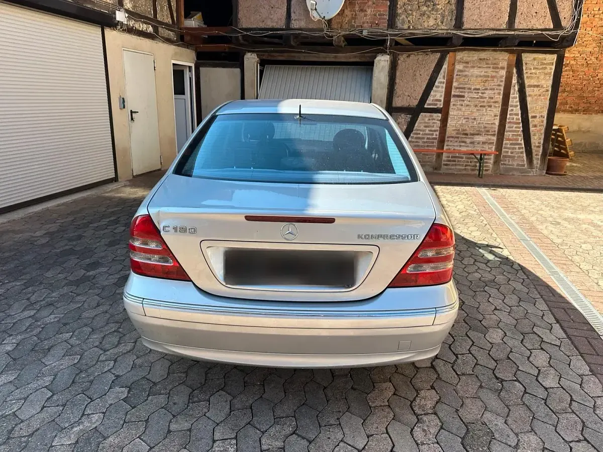 Gebraucht Mercedes 180 150 PS (110 kW) 2004 Silber Limousine