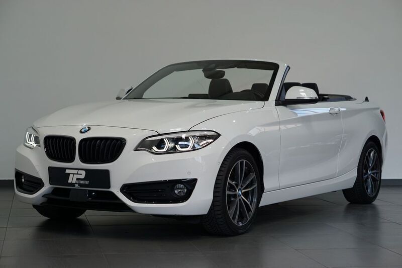 Alpinweiss iii Gebraucht 2021 BMW 220 Sport Line Cabrio | 32.950 € (Fairer Preis) - Bild 1/4