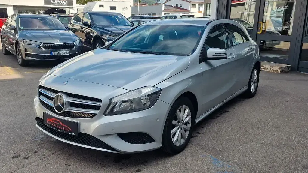 Gebraucht Mercedes A180 122 PS (89 kW) 2016 Silber Kleinwagen