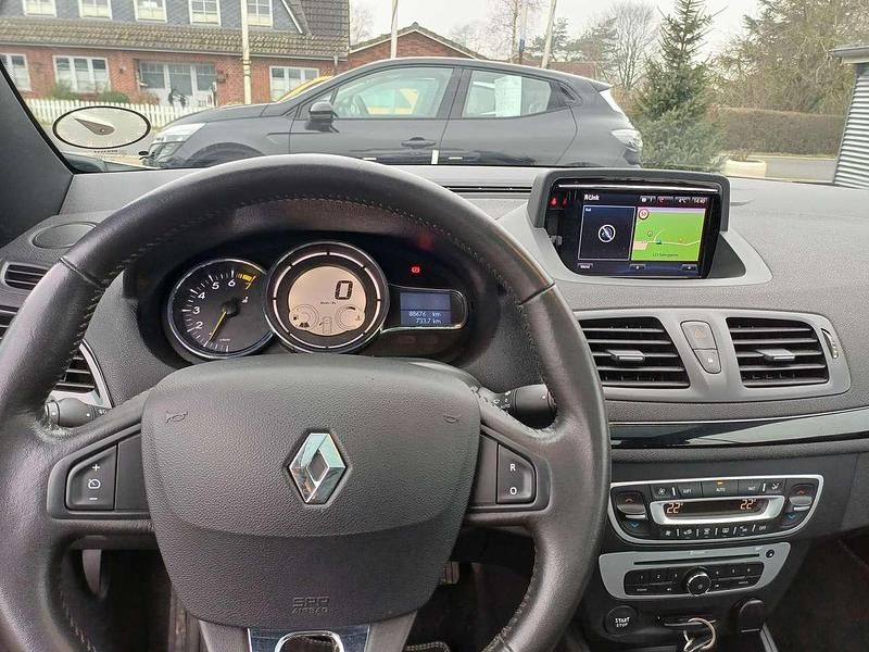 Gebraucht Renault Mégane Cabriolet Luxe 132 PS (97 kW) 2014 Weiss "nacre" Cabrio