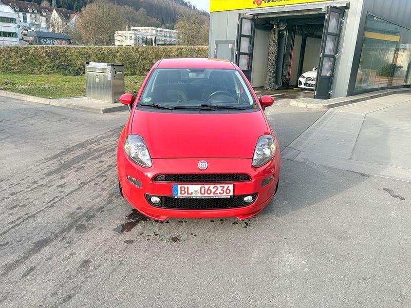 Gebraucht Fiat Punto Sport 105 PS (77 kW) 2012 Rot Kleinwagen