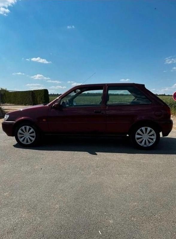 Gebraucht Ford Fiesta 73 PS (53 kW) 1993 Violet Kleinwagen