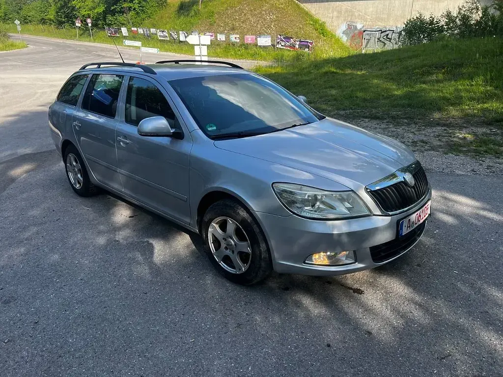 Gebraucht Skoda Octavia Elegance 160 PS (117 kW) 2010 Silber Kombi