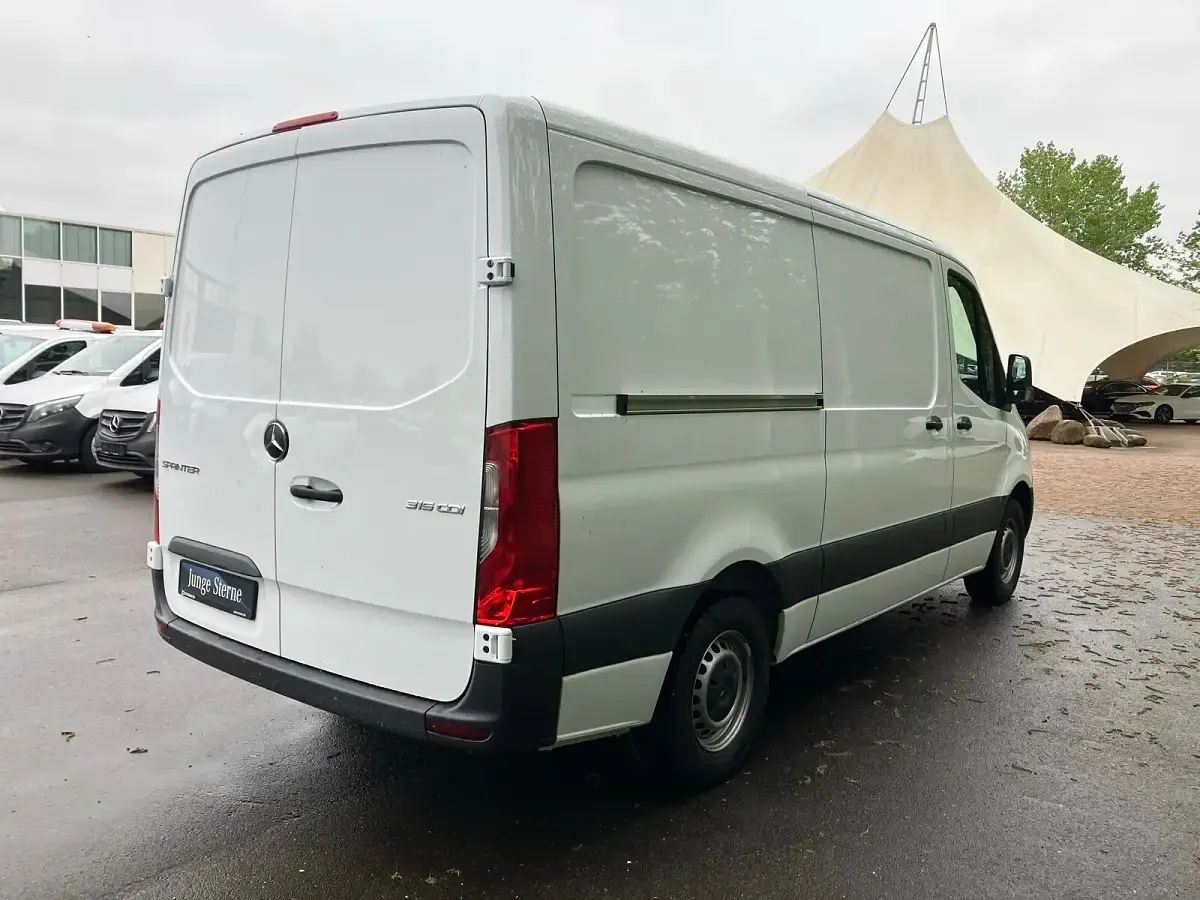 Używany Mercedes Sprinter 150 KM (110 kW) 2023 Biały Van