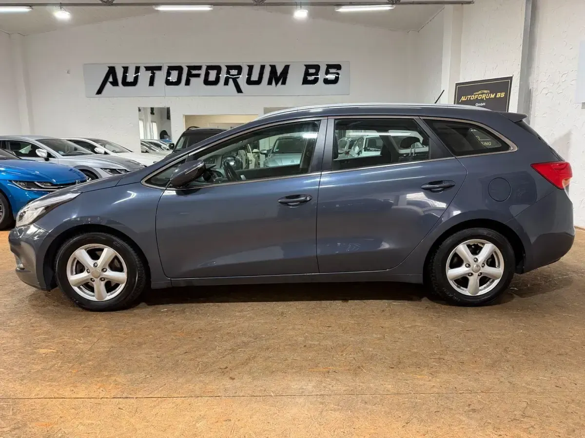 Gebraucht Kia Ceed Sportswagon 128 PS (94 kW) 2013 Blau Kombi