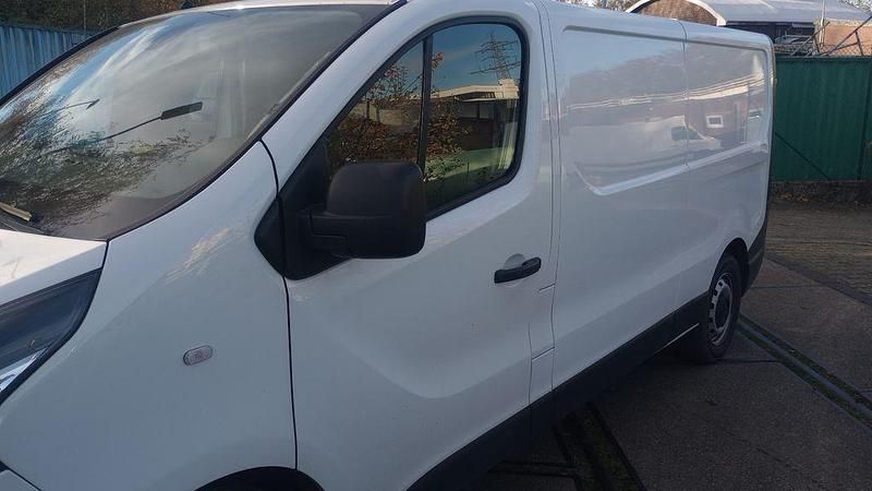 Gebraucht Renault Trafic Komfort 145 PS (106 kW) 2021 Weiß Van / Kleinbus