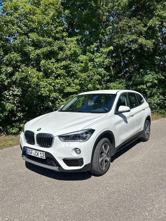 Weiß Gebraucht 2018 BMW X1 SUV | 17.900 € (Fairer Preis) - Bild 1/4