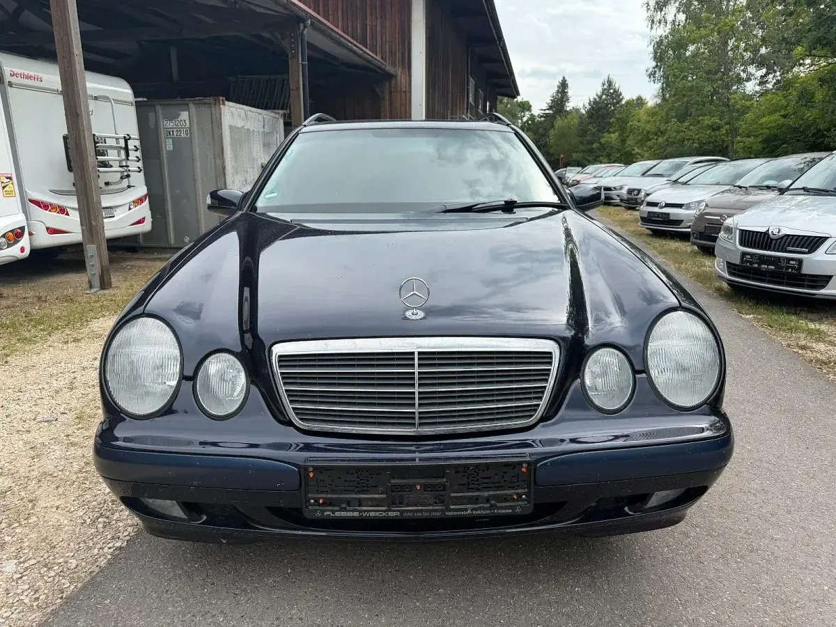 Gebraucht Mercedes E240 Classic 170 PS (125 kW) 2001 Blau Kombi